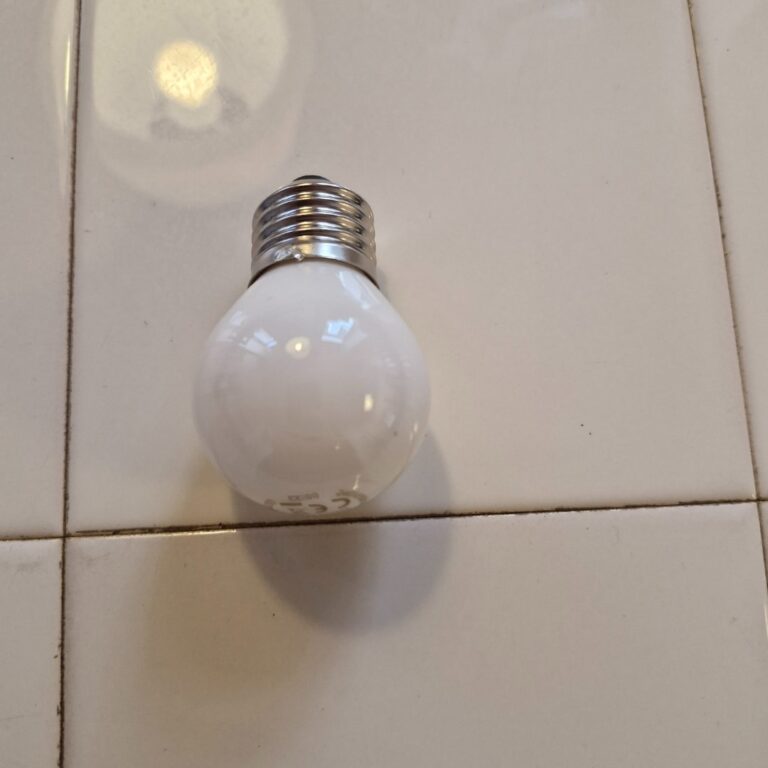 DIOLUX KRONE40 4W E27 470lm Tænd/Sluk - Så længe lager haves - GN