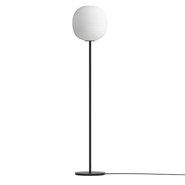 Lantern Gulvlampe M. Sort Fod & Matteret Hvid Opal Glas